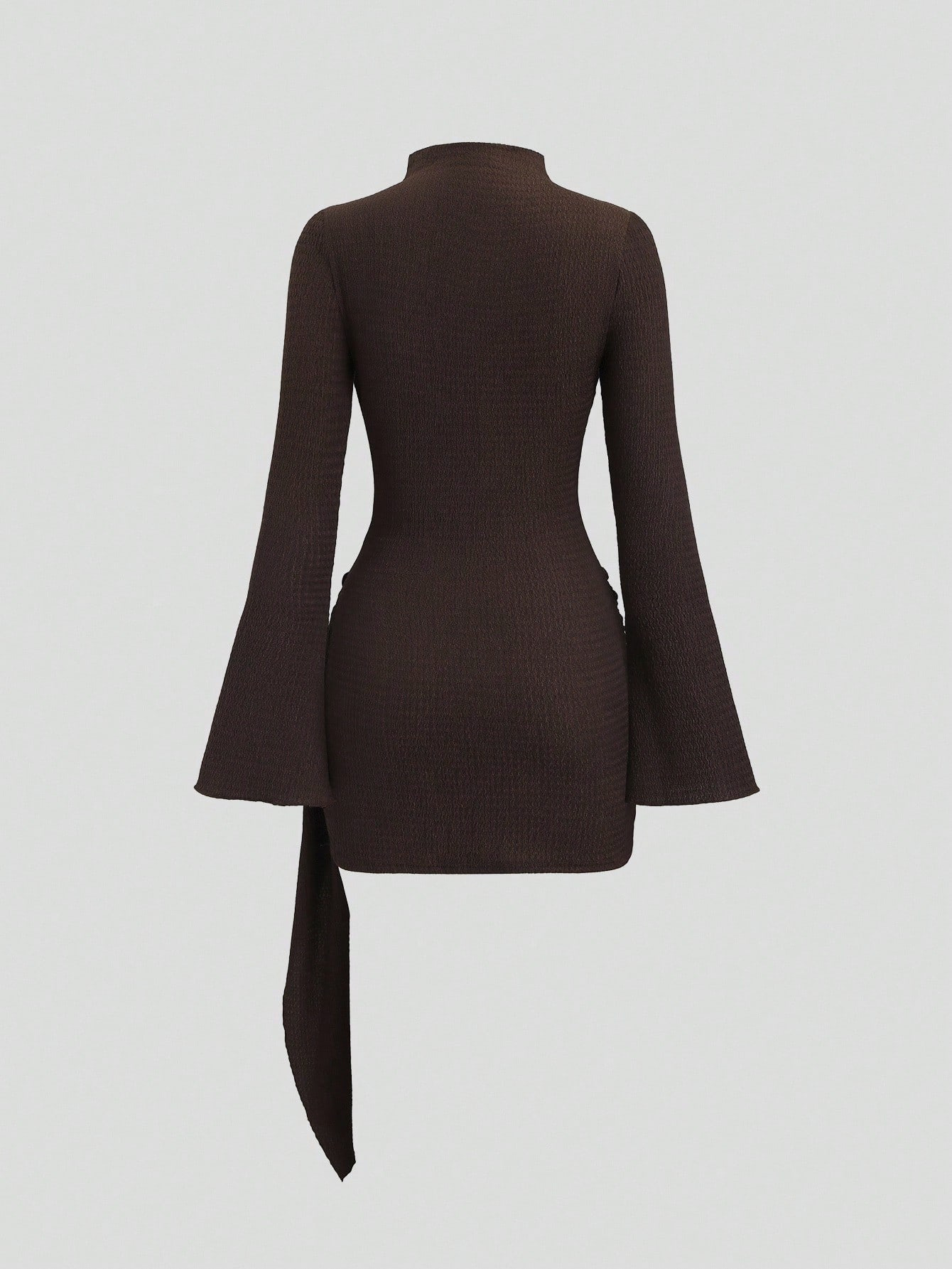 Robe midi ajustée avec col montant et boucle de ceinture_voghion.com