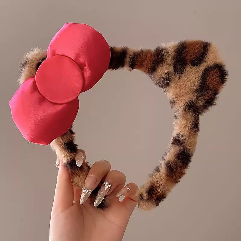 Teddy Bear Bee tocado muñeca lindos brazo de cabeza lavado de cara brazo de cabello para mujeres 2024 nuevo estilo de foto pastilla de cabello adornamiento de cabello otoño