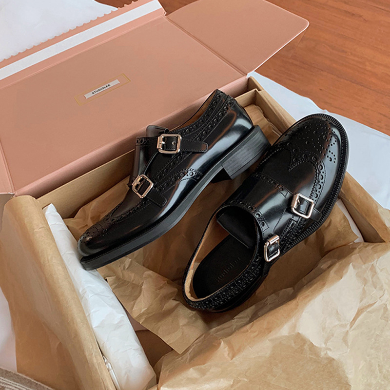 Grape Mom otoño e invierno nuevos zapatos de cuero retro de estilo británico exquisitos zapatos barrocos tallados zapatos de cuero Meng Ke mujeres