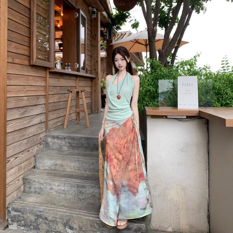Beach vacation style set, unique and exquisite pleated tank top for women, summer retro tie-dye half skirt two-piece set Beach vacation style set, unique and exquisite pleated tank top for women, summer retro tie-dye half skirt two-piece set