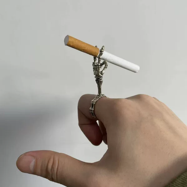 Popular Fashion Cigarette Holder Ring Thick Cigarette Men's and Women's Smoking Ring Convenient for Gaming Skull Pattern Smoking Artifact