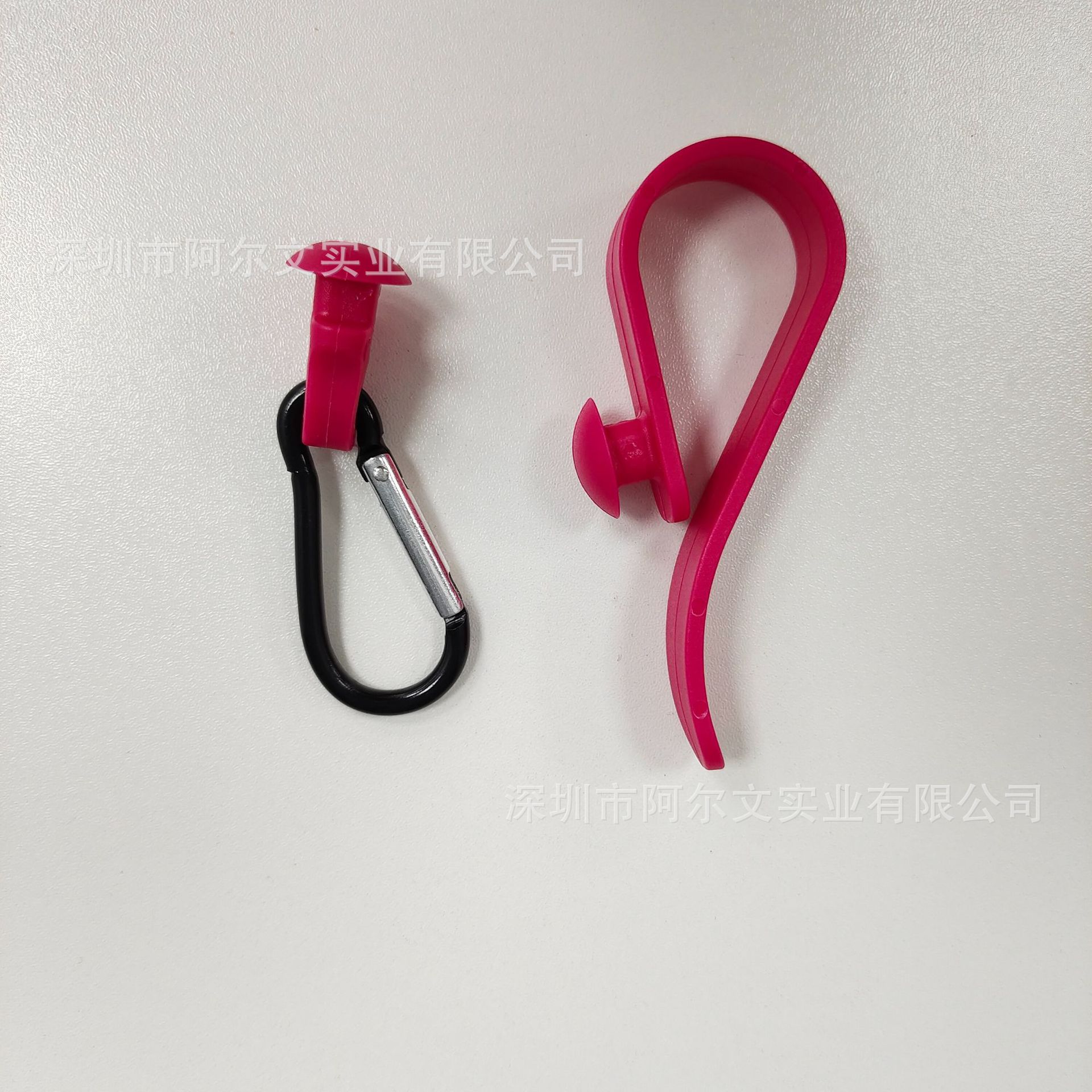 로즈 레드 후크 + 로즈 레드 버섯 머리 + 카라비너