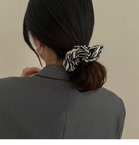 Retro French autumn and winter zebra pattern pig intestine hair ring ins temperament internet celebrity simple head flower jewelry Korean hair accessories