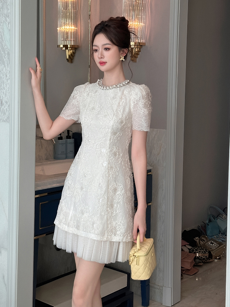 Váy ren sequin xếp nếp cổ tròn phong cách Pháp — Màu trắng be