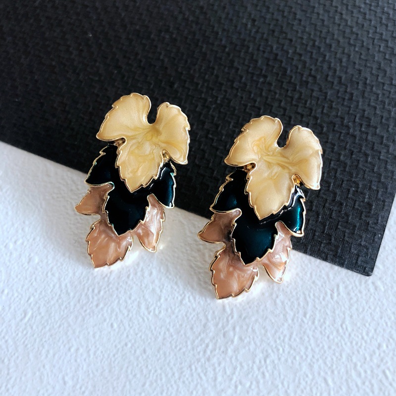 Nihaojewelry Jewelry Wholesale Vintage Pearl Enamel Tassel Earrings display picture 6