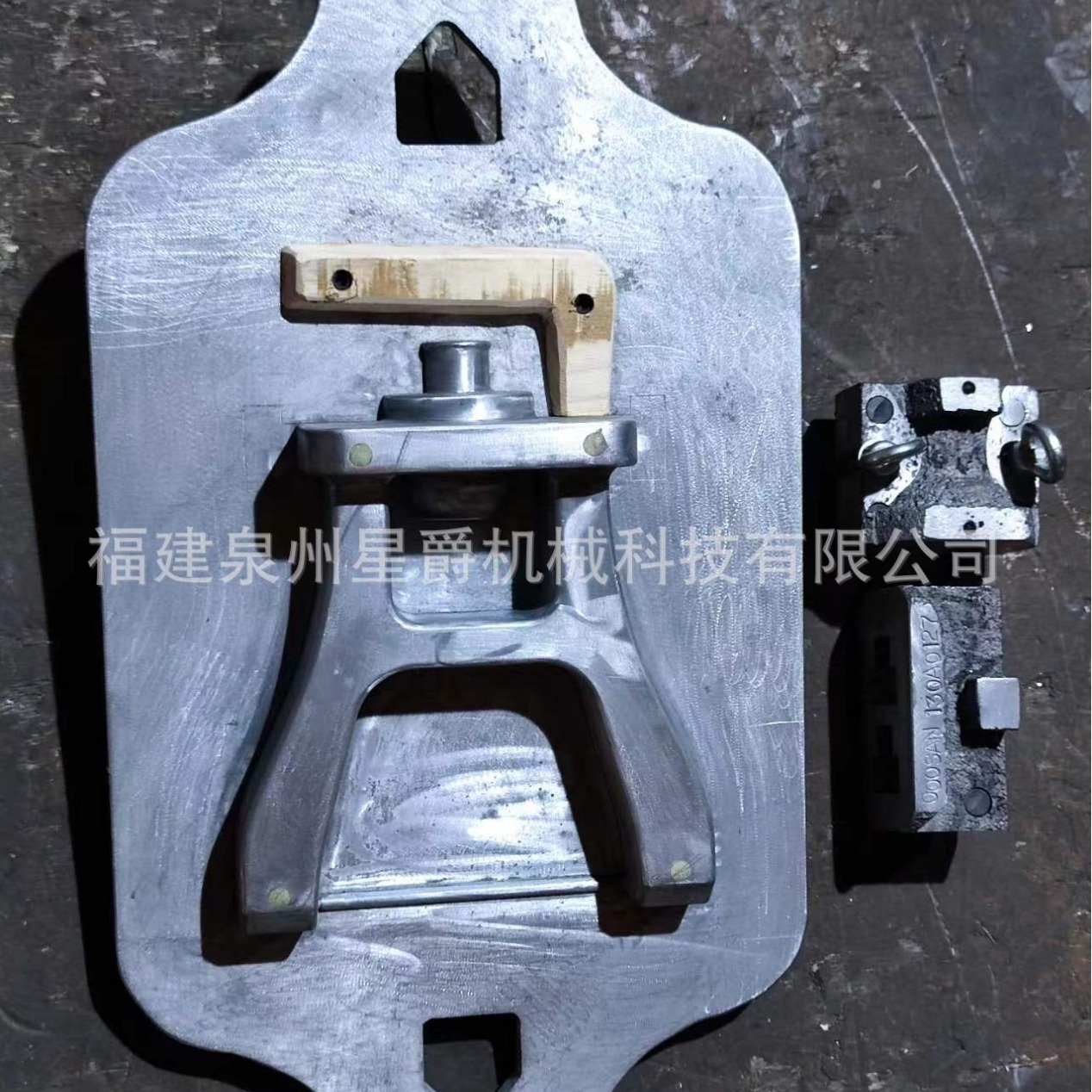 泉州轴承座模具引导轮支架的模具工程机械模具U型架模具砂铸