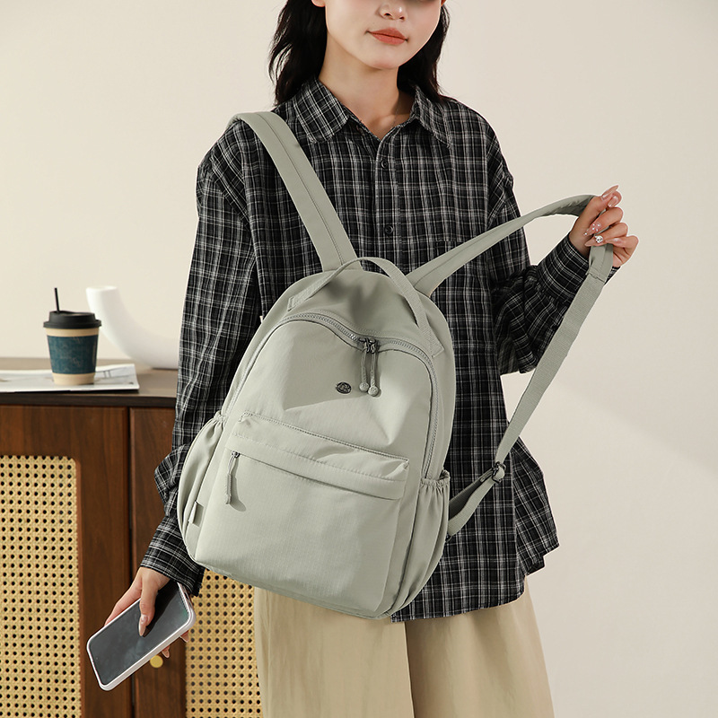 Chibao 新しいナイロン女性のバックパック韓国スタイルのシンプルなカジュアル通勤バックパック軽量ファッション大学生バッグ|undefined