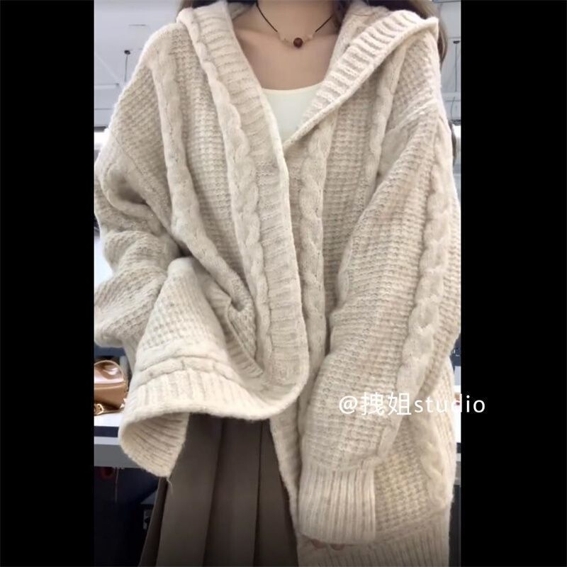 Gentle and casual loose-fitting cable-knit cardigan for women, new autumn/winter 2025, hooded thickened knitted outerwear Gentle and casual loose-fitting cable-knit cardigan for women, new autumn/winter 2025, hooded thickened knitted outerwear