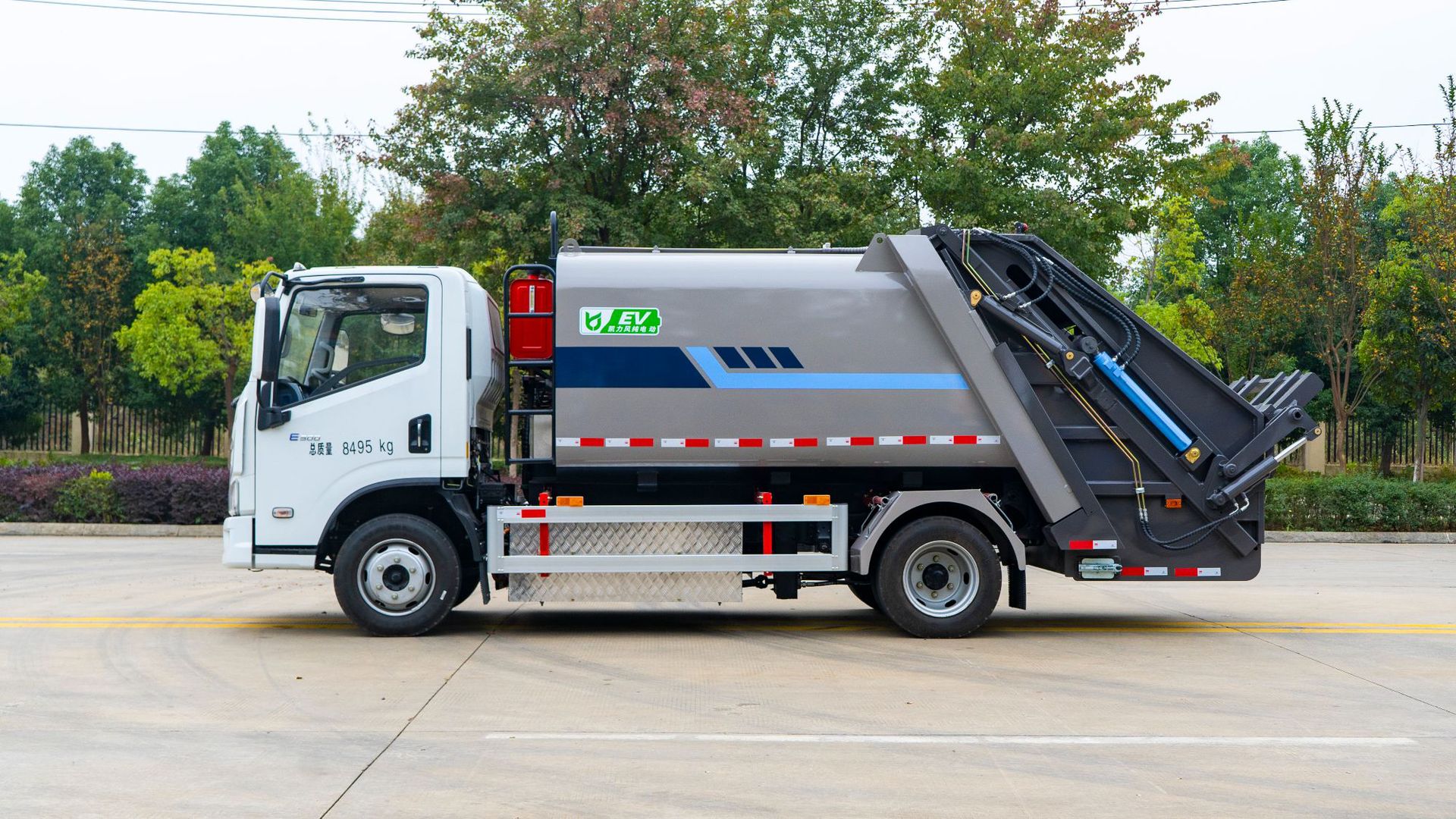 Saic Light Truck New Energy Compression Garbage Truck 7 Cubic Meters Municipal Street New Energy Electric Cleaning Garbage Truck