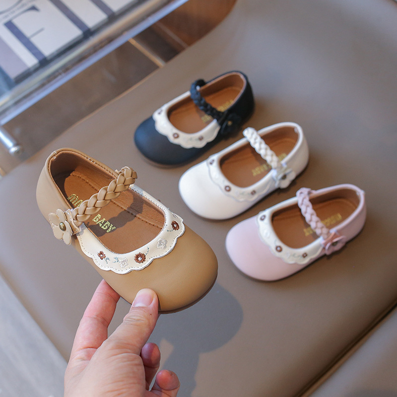 Girls' Flats 2024 Spring and Autum New Embroidered Flower Chinese Style Dance Shoes Princess Shoes Soft Sole Small Leather Shoes Trendy