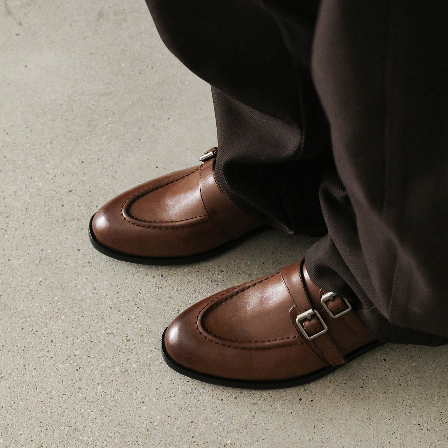 Giày da bò nữ mũi tròn bít kiểu loafer cổ điển màu nâu — màu nâu