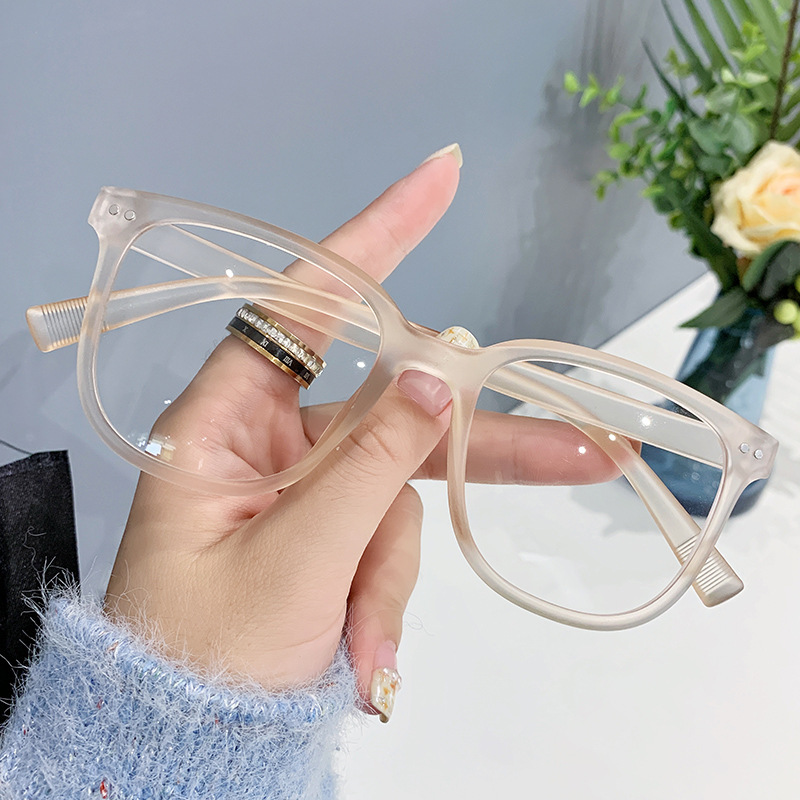 Nuevo Marco de uñas de color beige gafas de luz anti-azul artefacto de belleza liso marco grande que adelgaza versátiles hombres y mujeres gafas de luz anti-azul