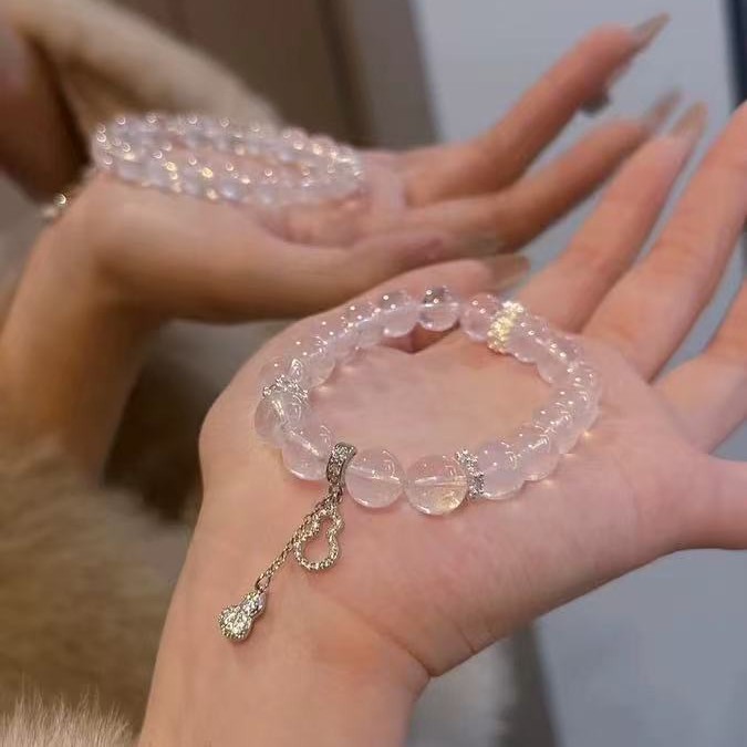 The same style of pink crystal bracelet on Xiaohongshu for women, with a unique and high-end feel. The white crystal bracelet is elegant and stylish. It's a pink crystal bracelet for women, 376 Item Picture