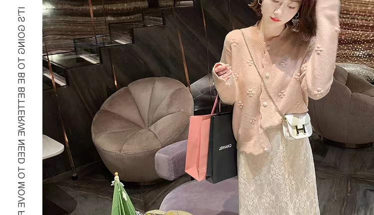 A new Japanese school-style, stylish and youthful knitted cardigan with a three-dimensional beaded floral sweater coat for women in the autumn of 2022 pic 46