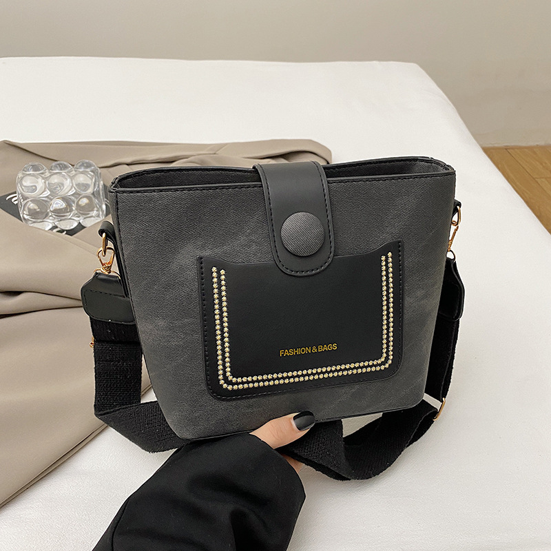 Bolso de diseño de nicho para mujeres otoño versátil 2024 nuevo estilo de moda mochila de hombro de alto valor de color