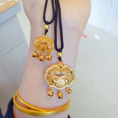 Factory direct sales brass gold-plated safety lock pendant women's simple design necklace company opening event gift