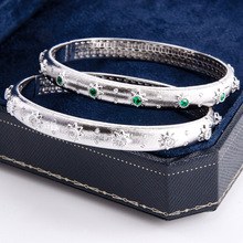 布家新款银色拉丝宫廷风手镯女精致轻盈百搭绿宝石开口手镯厂家