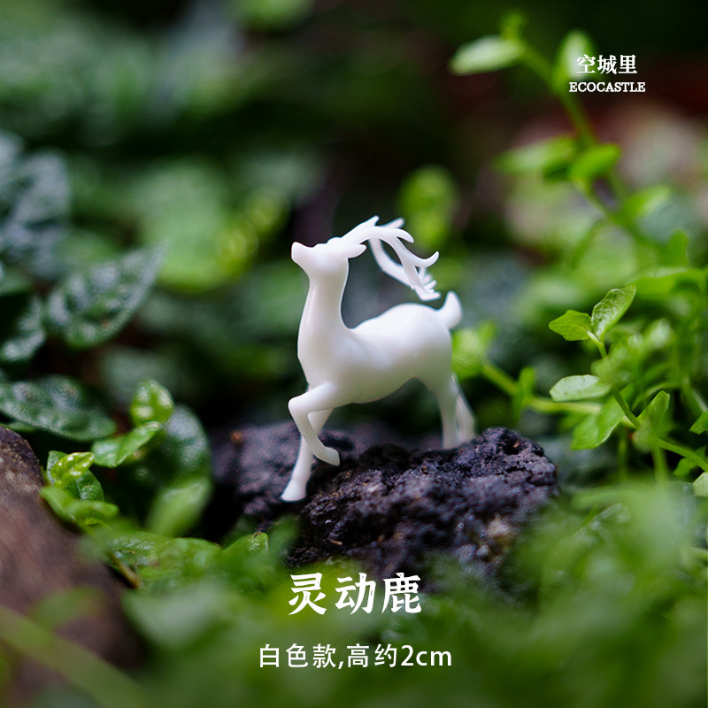 Micro-Landscape Ornaments Resin Printed Fairy Deer Elf Standing and Sitting Eating Grass Staring Back at the Deer Creative DIY Deer