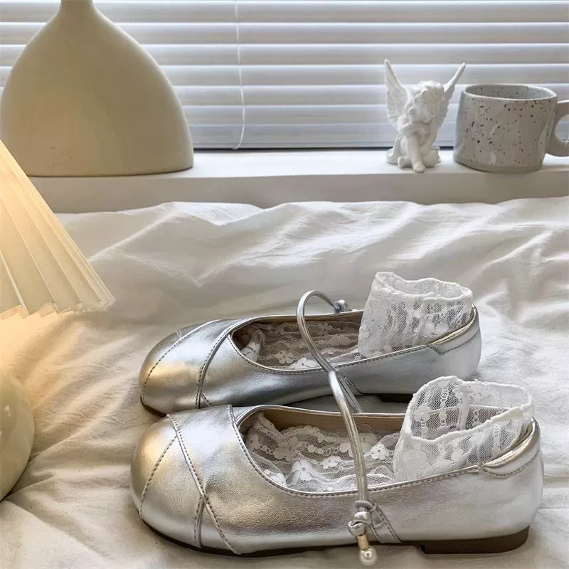 Высокое значение цвета темперамента с юбкой маленькая кожаная обувь женская 2024 сеть красный новый стиль дикая жареная улица