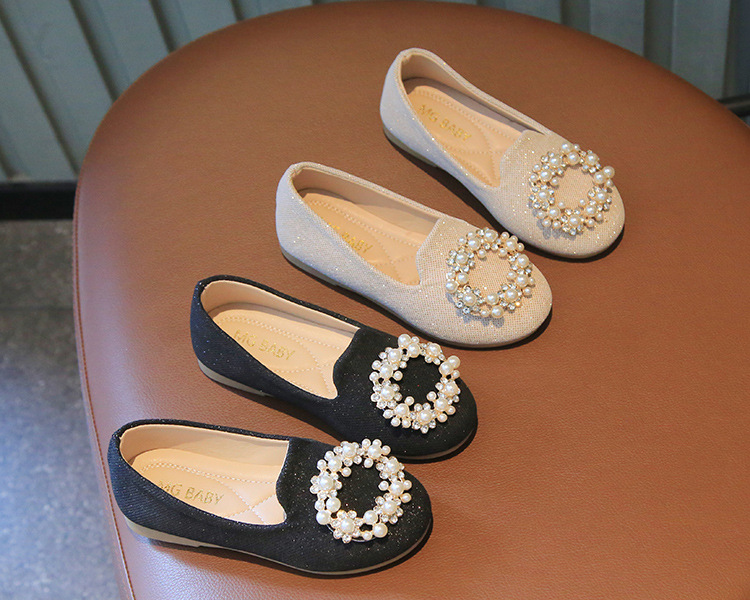 Sapatos de pele para menina estilo princesa com pérolas_voghion.com