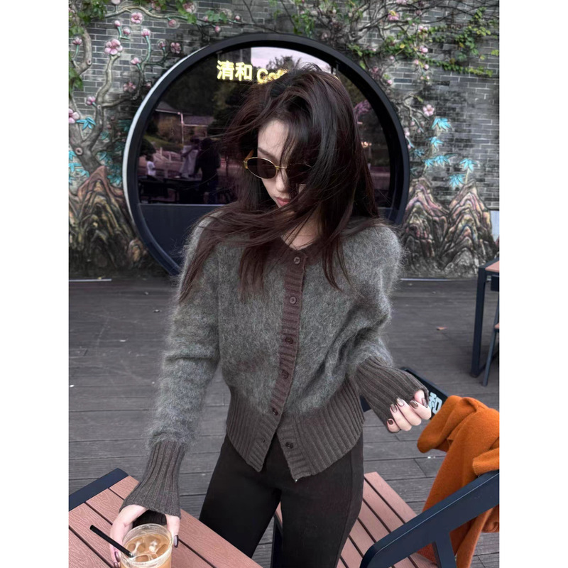 French Retro Gray Splicing Long-Sleeved Knitted Cardigan for Women Autumn and Winter High-End Design Sweater Jacket Elegant Top