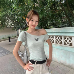 新作蝶柄斜め肩半袖Tシャツ レディース 夏 オフショルダー スリムフィット 細見えデザイン ショート丈セクシーブラウス 女性用卸売