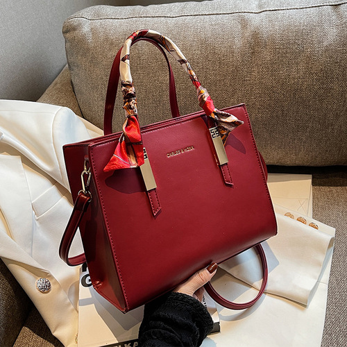 Wedding Bag 2024 High-end Small Handbag for Women, Autumn/Winter New Arrival Trendy Bridesmaid Bag, Hand-held Bag, Red, Wedding Bride Bag