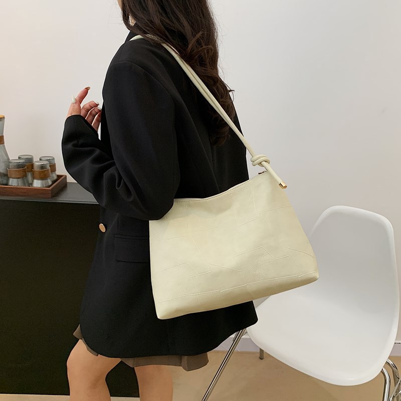 Retro de gran capacidad de moda de color sólido 2024 ocio simple nuevo estilo de estilo extranjero en la nueva bolsa de hombro portátil para mujeres