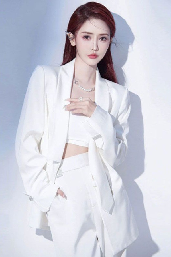 新款影楼个人形象照女士西装西服杂志主题写真肖像艺术照摄影服装