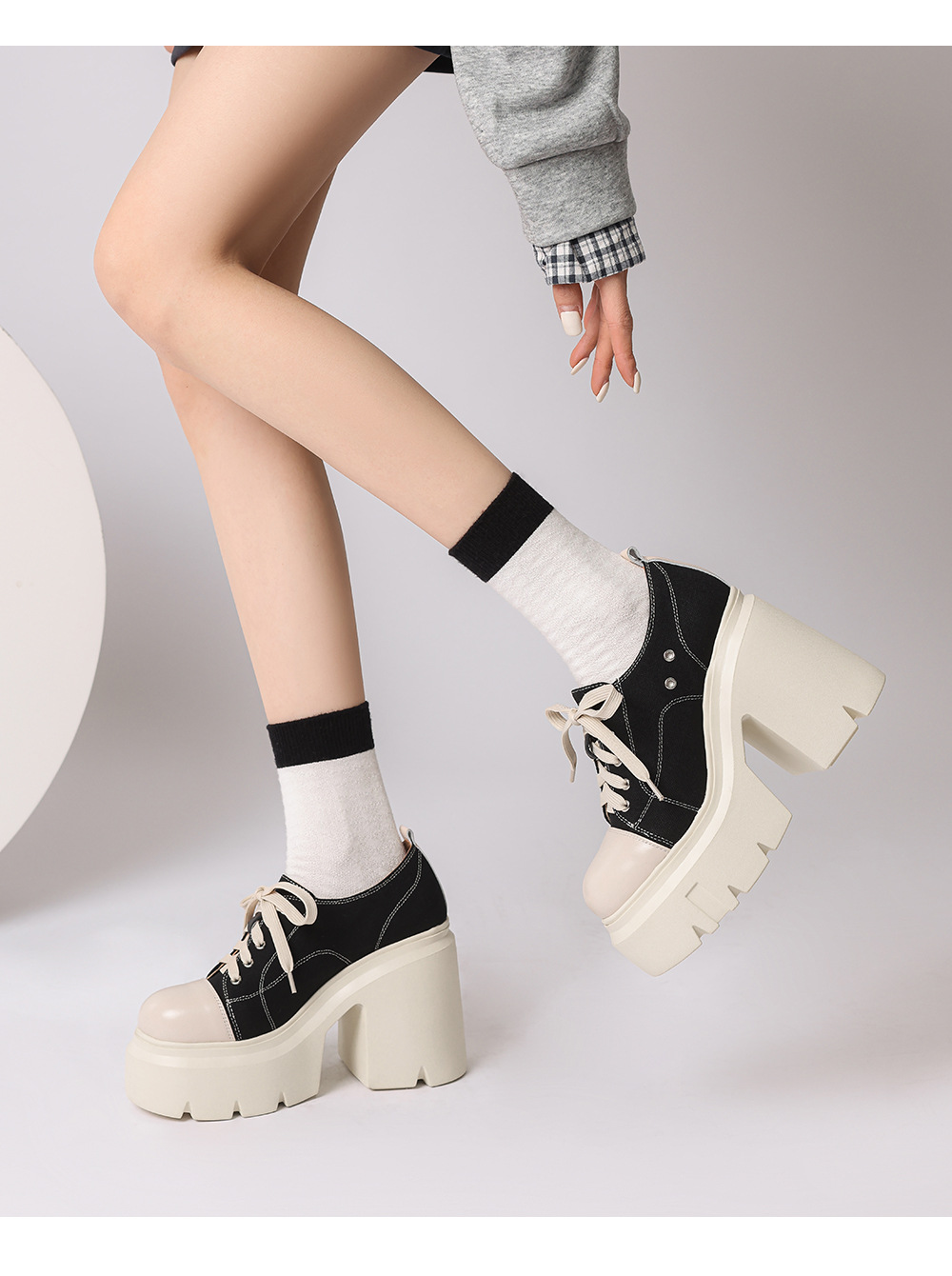 Giày thể thao nữ đế dày tăng chiều cao 12cm phối màu — Màu đen chi tiết 6