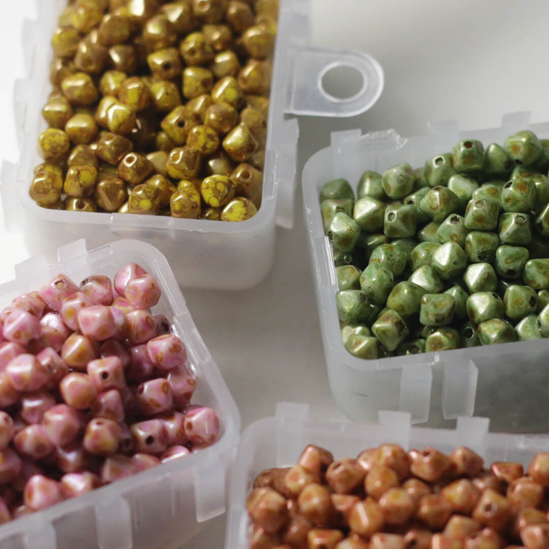 斑驳黄粉绿mini菱形珠 手作手工串珠材料捷克珠约4x4mm