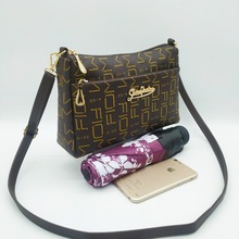 2023网红同款地摊货源中老年妈妈买菜单肩字母斜跨女士包包