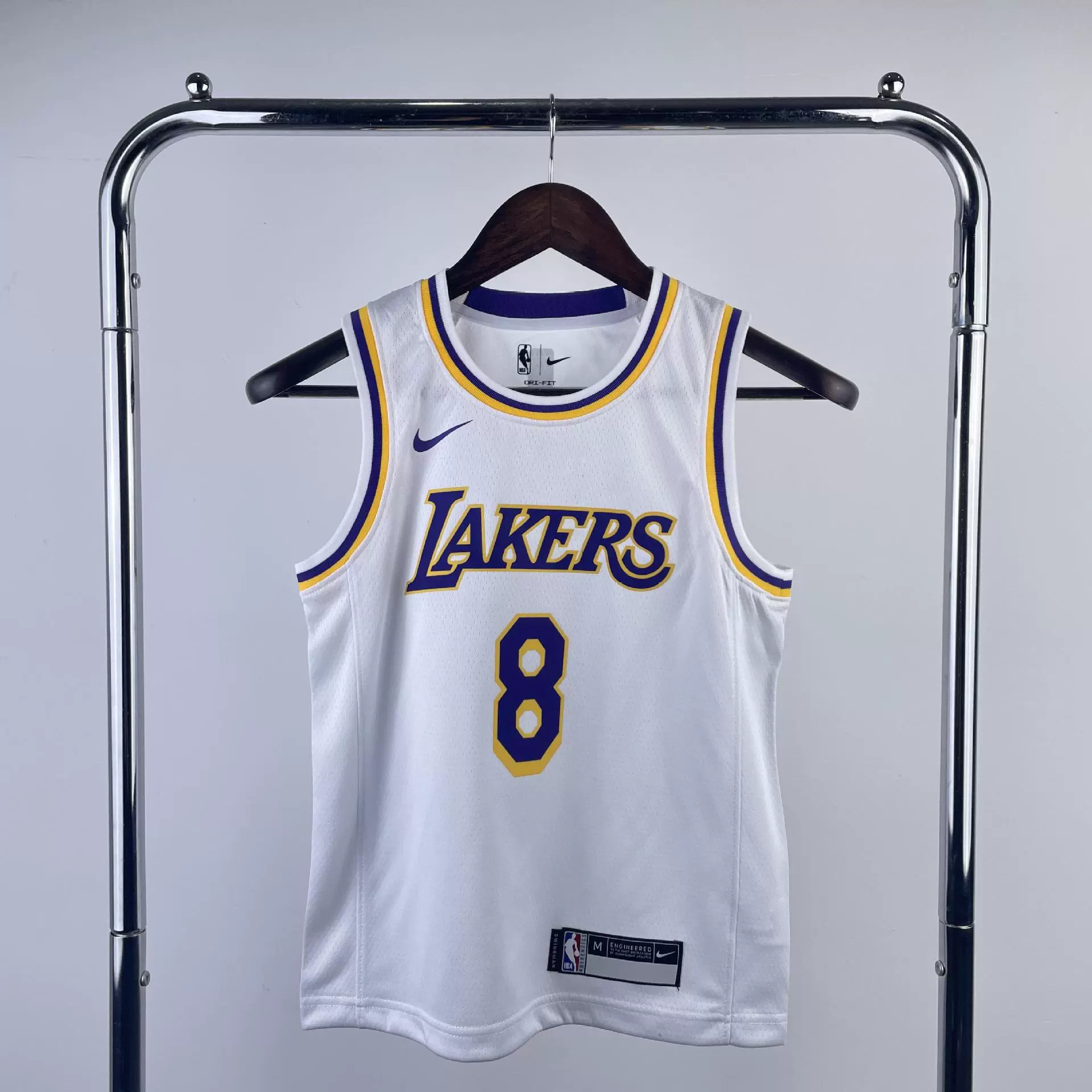 Детская и молодежная одежда. Футболка НБА Lakers Snake Pattern № 77 Дончич № 8 24 Коби № 6 23 Джеймс