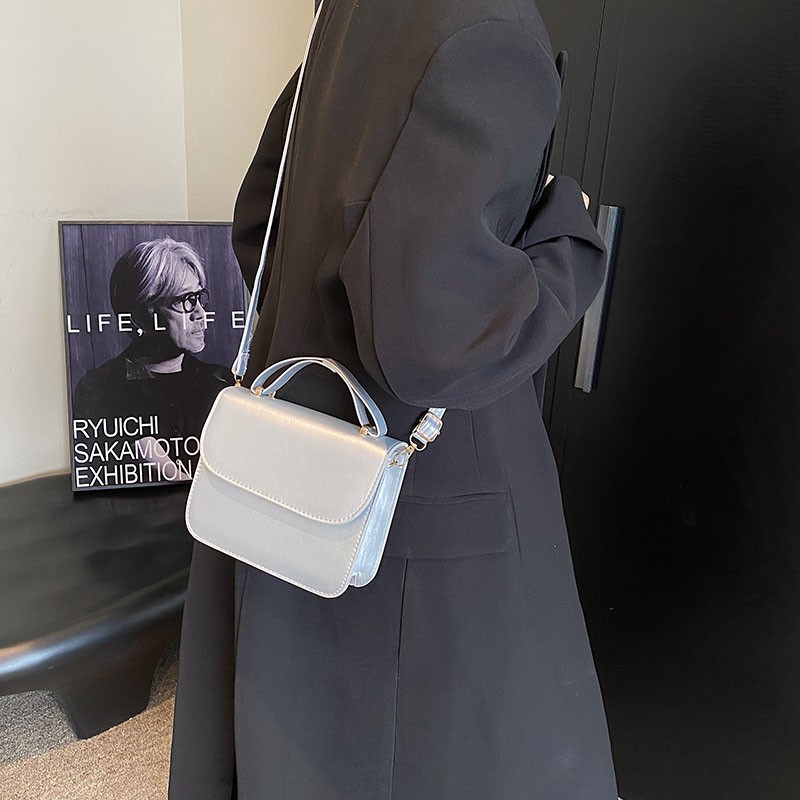 유행 간단한 어깨 크로스 바디 백 2024 새로운 인기있는 서양 스타일 작은 가방 단색 레트로 휴대용 작은 광장 가방 뜨거운 판매