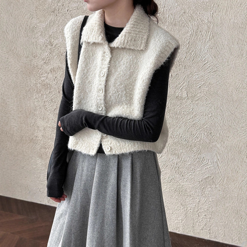 2026 Spring New Style Layered Lazy-Style Sweater Cardigan, Fashionable and Simple, Elegant with a Turn-Down Collar, Soft and Cozy Knit Vest 2026 Spring New Style Layered Lazy-Style Sweater Cardigan, Fashionable and Simple, Elegant with a Turn-Down Collar, Soft and Cozy Knit Vest