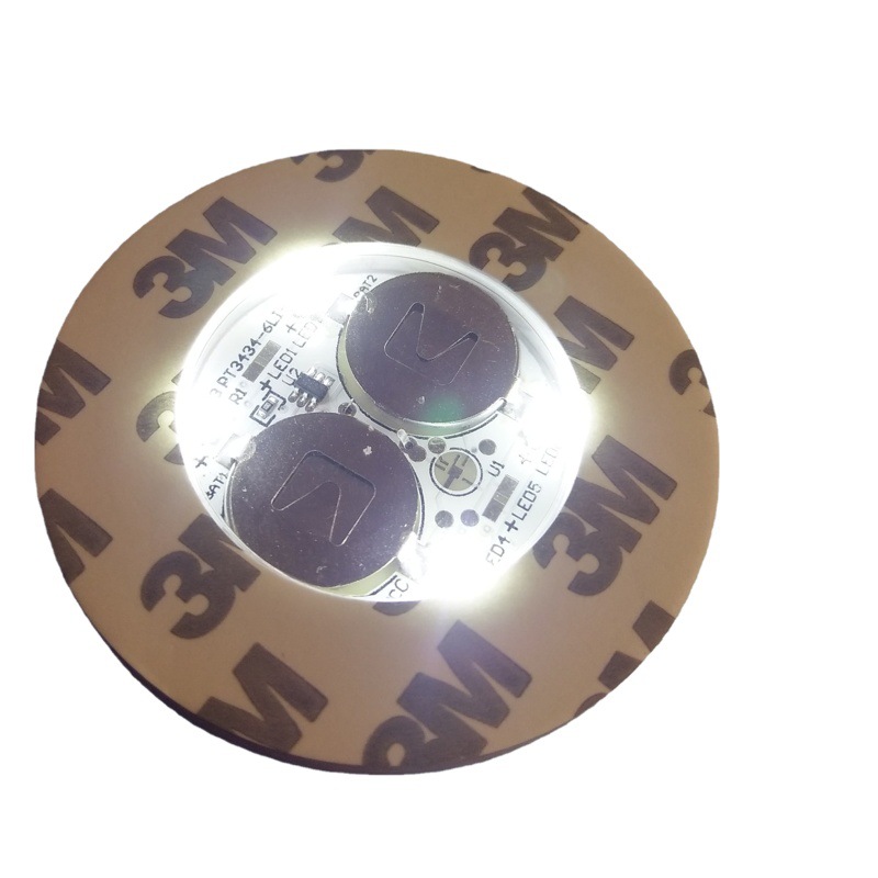 El fabricante produce pegatinas luminosas para vasos con 4 luces, pegatinas intermitentes para botellas de cócteles, posavasos LED impermeables, esponja de 6 cm, gran venta transfronteriza.