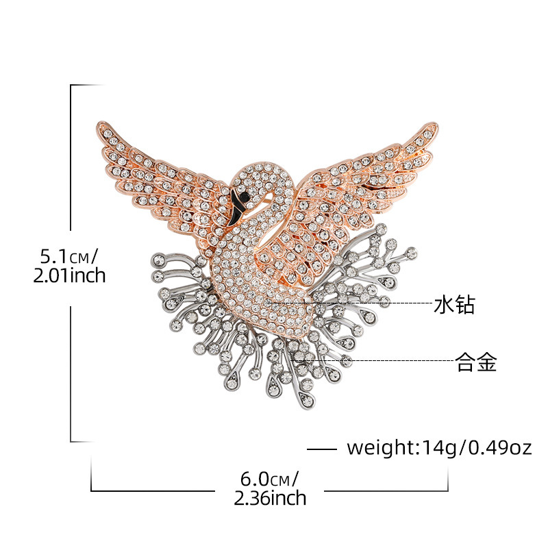 Broche barroca elegante em filigrana com cristais legado_voghion.com