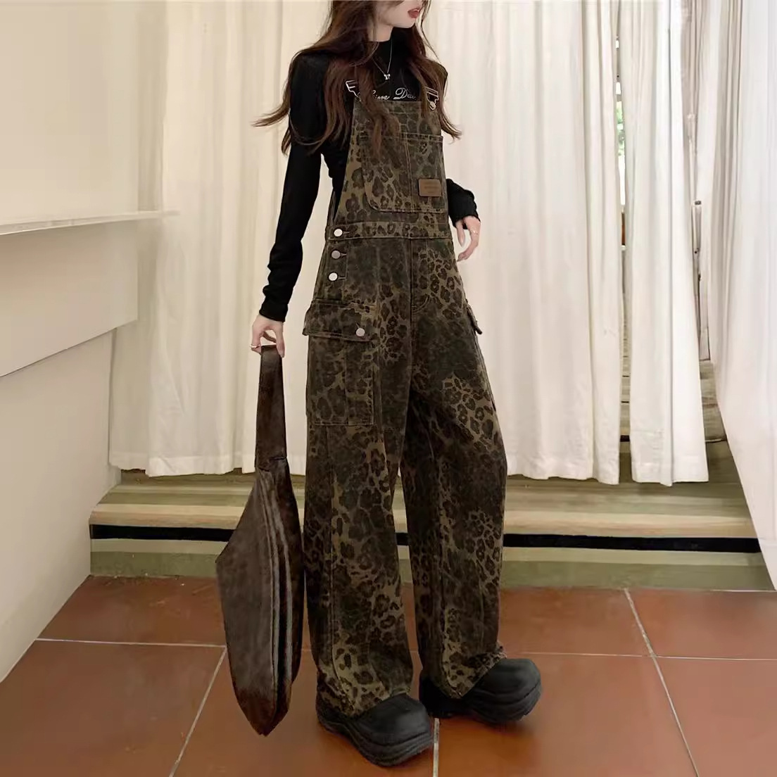 美式复古豹纹牛仔背带裤女春秋冬2025新款宽松感休闲百搭直筒长裤