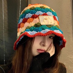 秋冬の新型ドーパミン菱格虹漁師帽女性韓国版の顔を見せたニット帽子保温毛糸盆帽