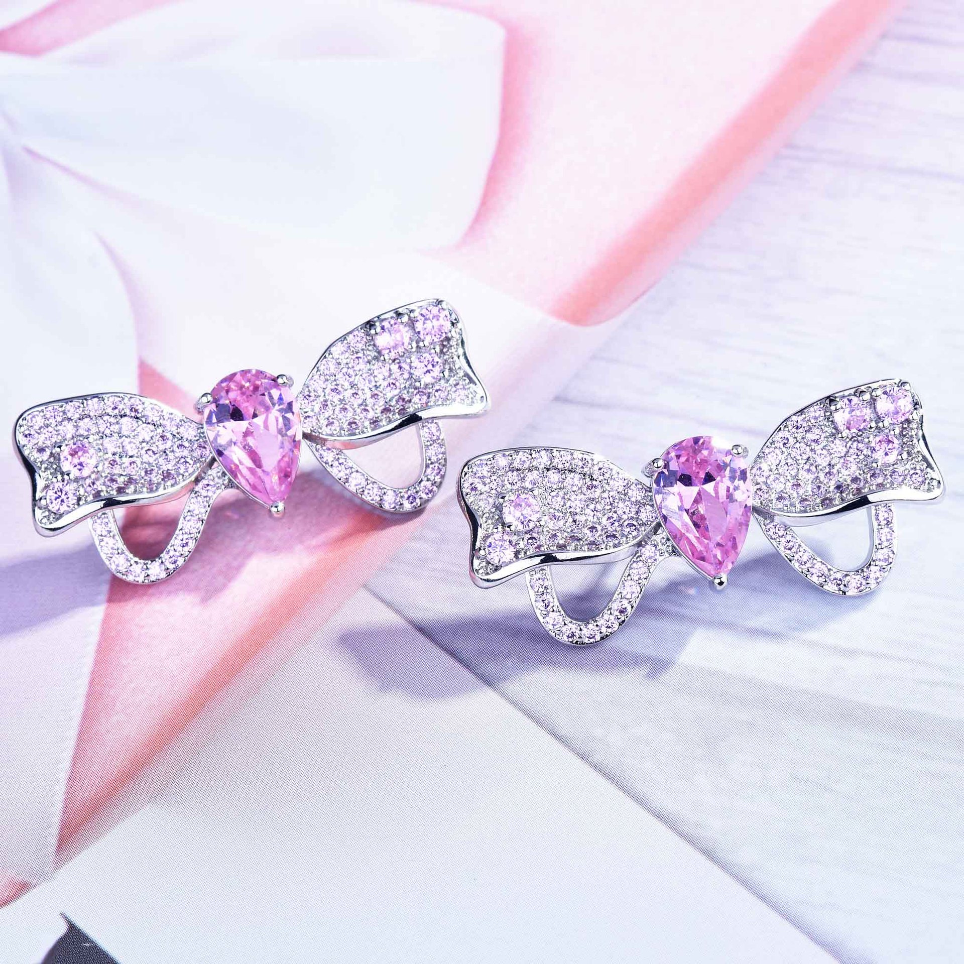 Hoher Sinn fr Licht Luxus Mode voller Diamantschleife rosa Zirkonium Choker Schlsselbein Kette Halskette Halskette Halskette Armband Ohrringe Setpicture1