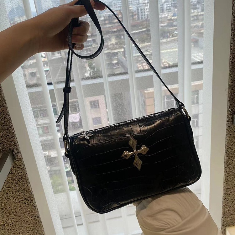 Internet celebrity's hot girl versatile crocodile pattern handbag shoulder armpit bag 2024 spring and summer new_voghion.com
