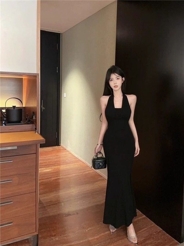 ホットガールチェーン純粋な欲望セクシーでシックな美しいストラップデザインバックレスサマーホルターネックドレス女性のスリムロングスカート|undefined