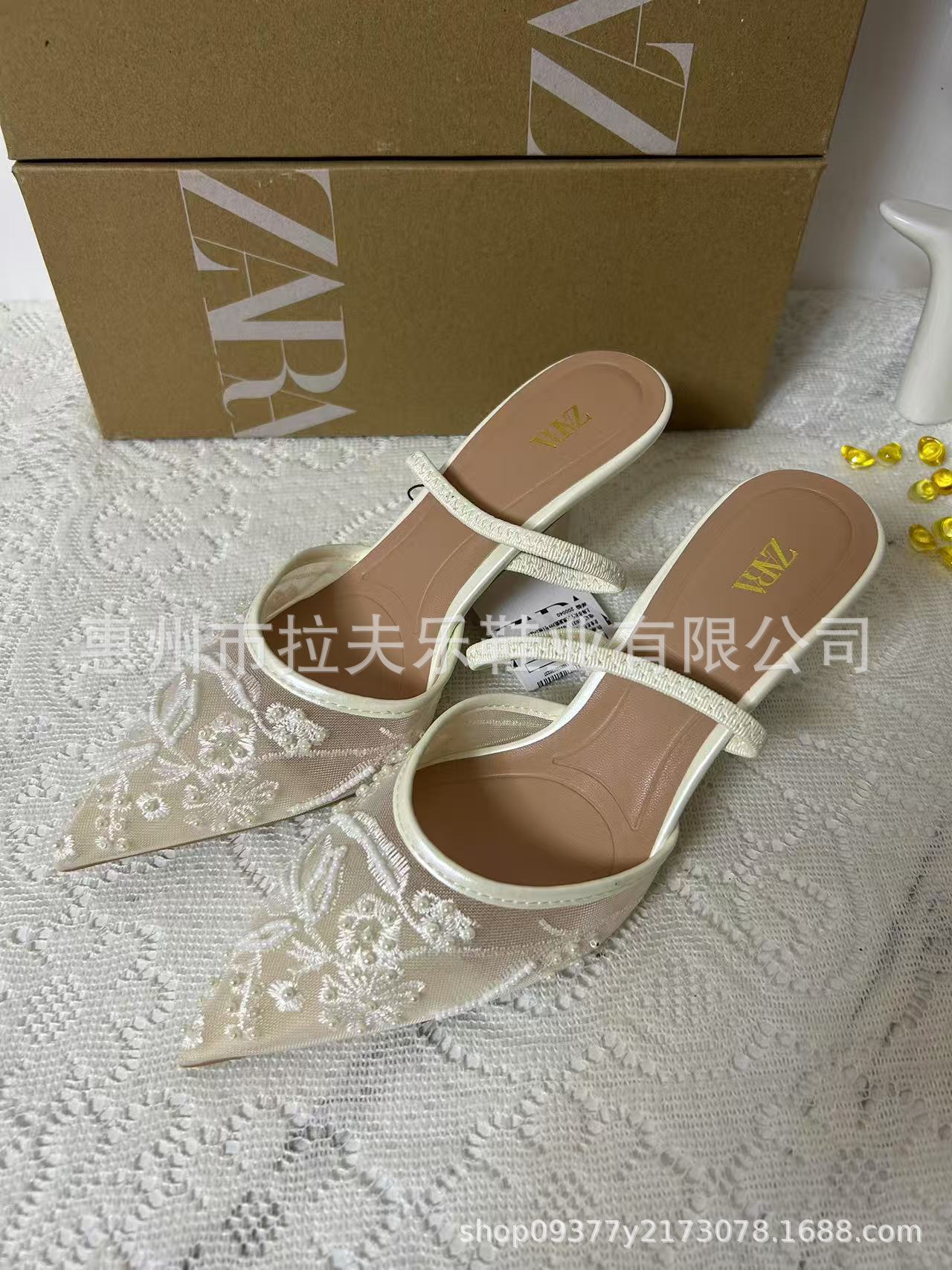 Sandalias Mules de Tacón Fino de Superfibra con Punta Fina y Bordado