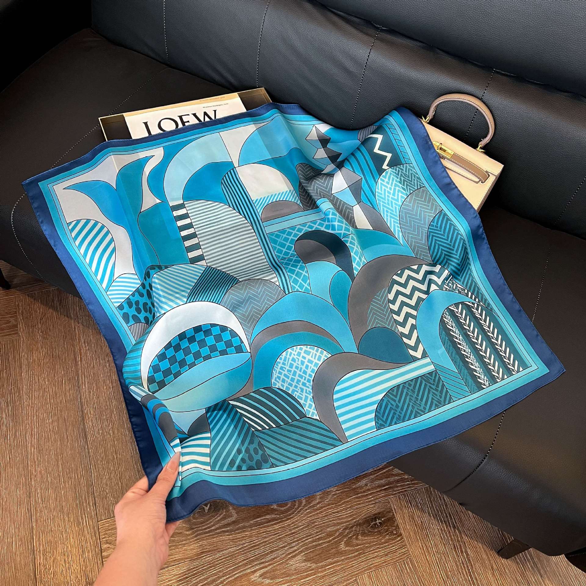 Transfronterizos nuevos bufandas de seda azul de alto nivel de seda cuadrada de simulación bufandas de moda de decoración de moda de combinación bolsa correa de pelo bufandas profesionales