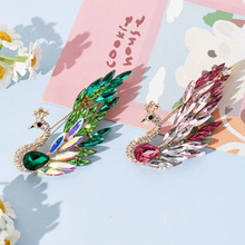 跨境轻奢渐变水晶镶钻孔雀胸针时尚精致气质优雅徽章别针衣饰胸针