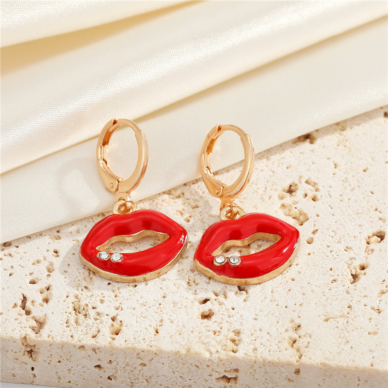 European And American New Jewelry Personalized Lips Diamond Hollow Earrings Creative Irregular Earrings display picture 2