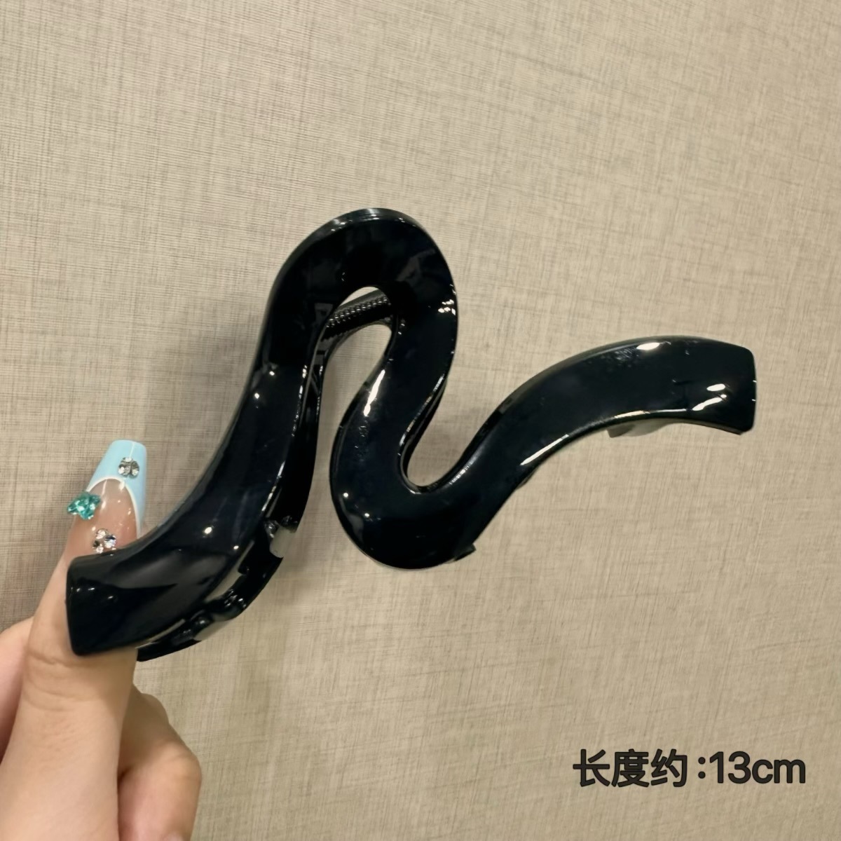 Geometric wave glossy black-13cm