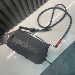topologie户外跨境水壶包，特殊面料在夜间拍照会呈现荧光效果