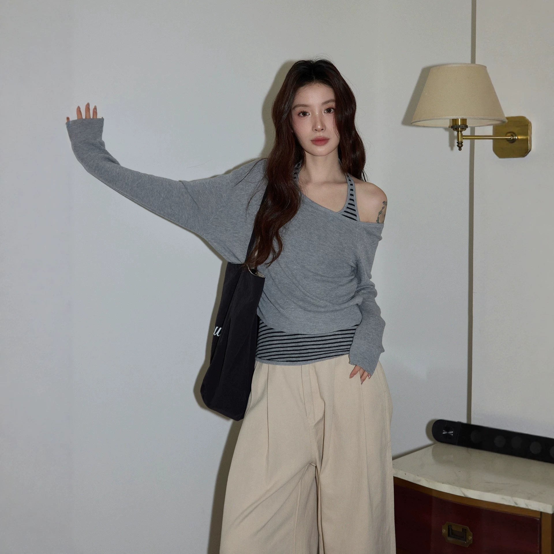 Chaochao Korean-style gray off-shoulder halter neck knitted top for women, 2026 autumn casual long-sleeve blouse