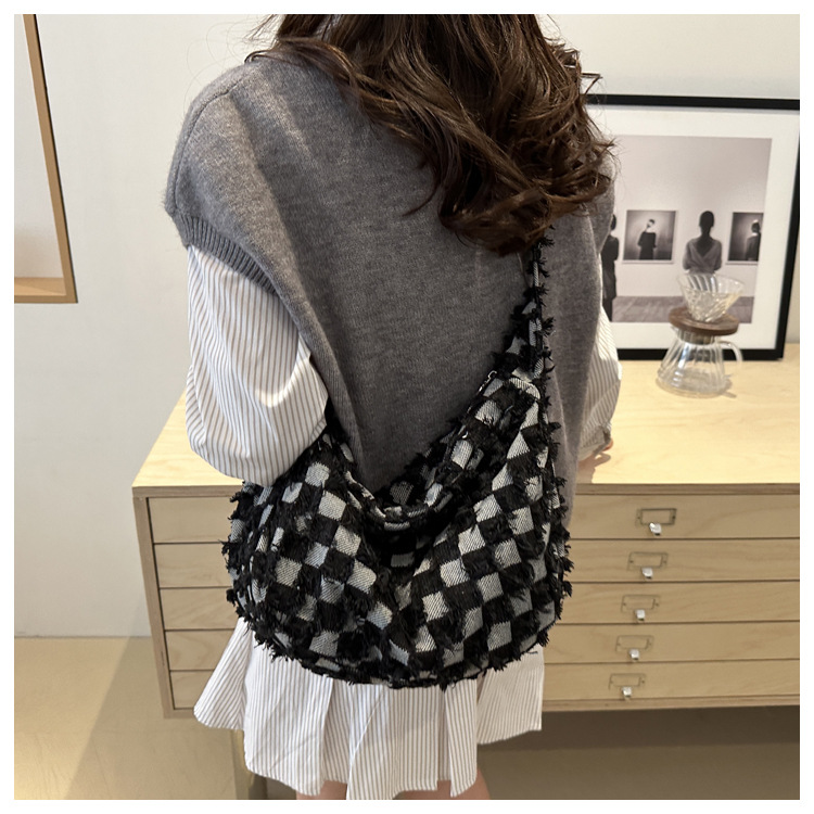 Casual and fashionable crossbody bag 2025 new style large-capacity simple checkered single-shoulder bag, personalized and versatile, lightweight underarm bag undefined